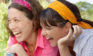 Thérapie par le rire 2 femmes qui rient
