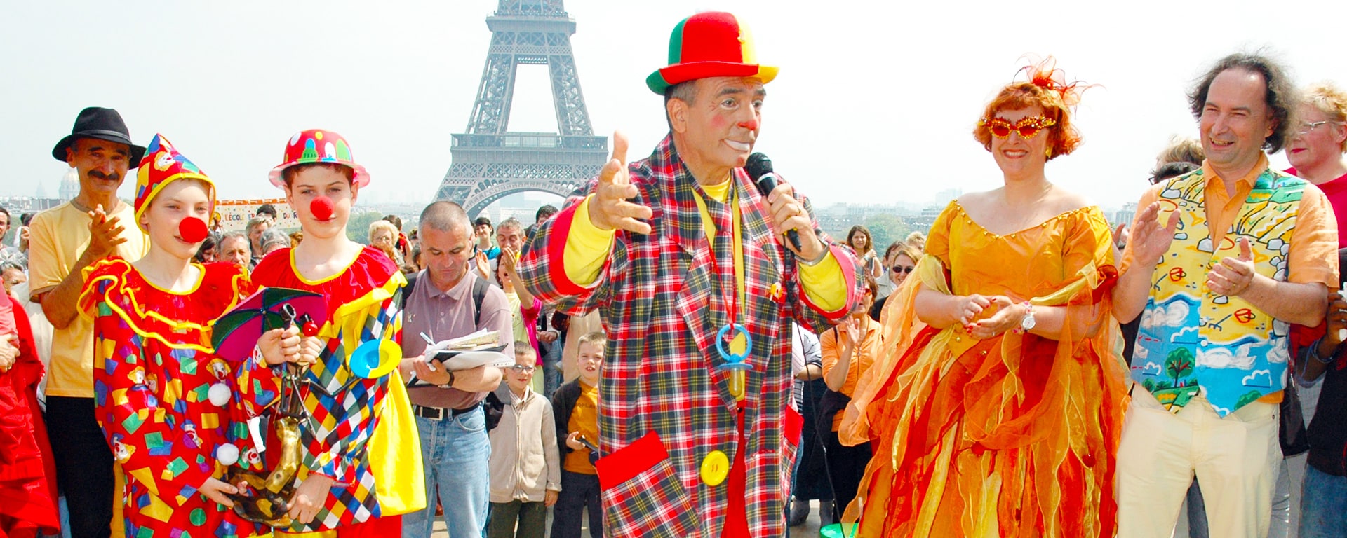 Remise du Rire d'Or à Kinou le Clown à Paris par Corinne et Frédéric Cosseron